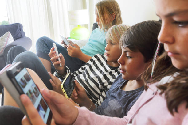 How Social Media Addiction Affects Relationships